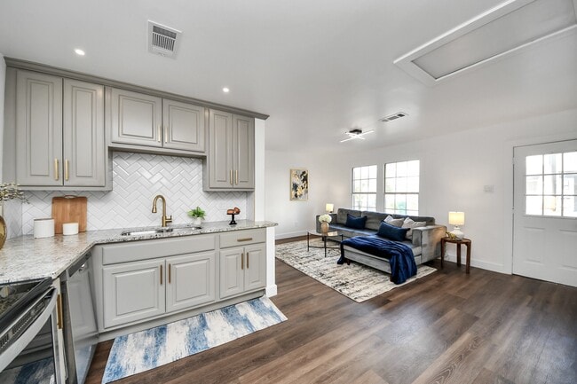 Building Photo - 4215 Eli St