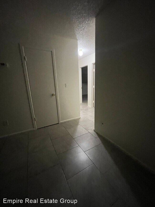 Building Photo - 2 br, 1 bath House - 602 E. Sunset Dr
