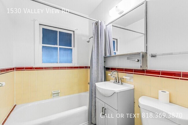 Building Photo - 1530 Valley View Rd