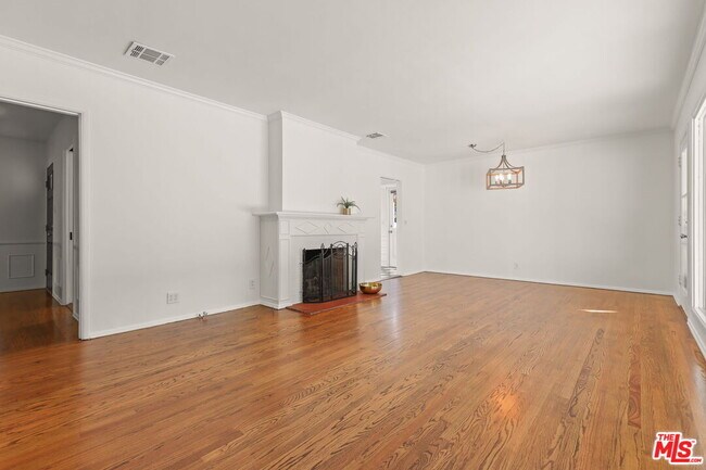 Building Photo - 5733 Radford Ave