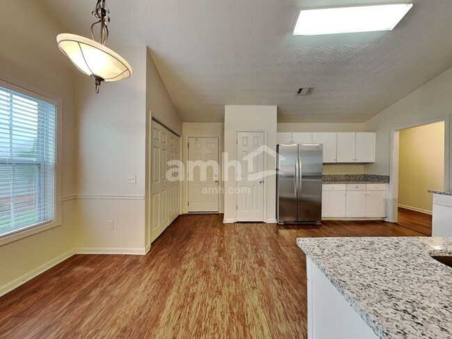 Building Photo - 2720 Kentshire Way