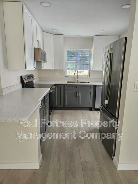 Building Photo - 8730 Fordham St