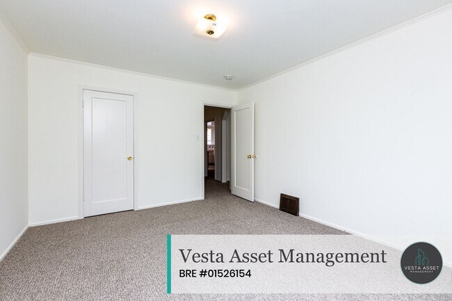 Building Photo - 512-514-514 Taraval St