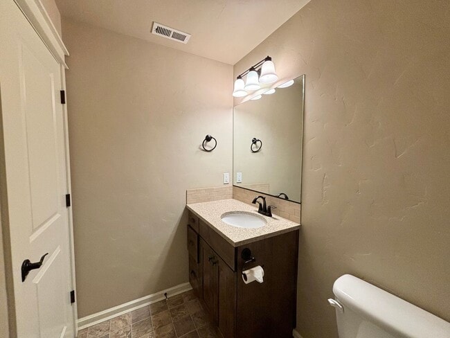 Building Photo - 2965 Yew Park Ln