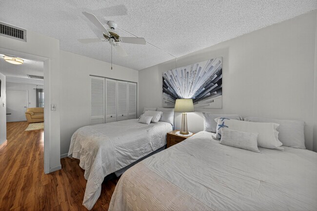 Building Photo - 804 SE 7th St