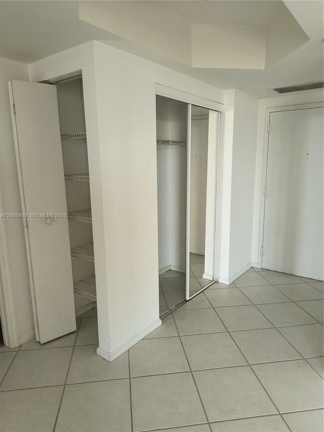 Building Photo - 3610 Yacht Club Dr