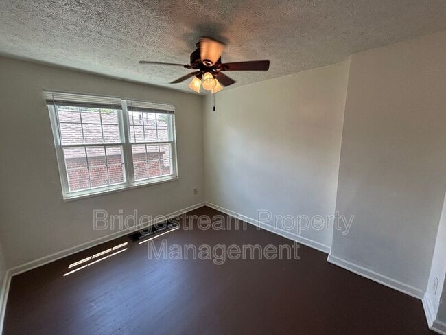 Building Photo - 1320 Chardon Ct