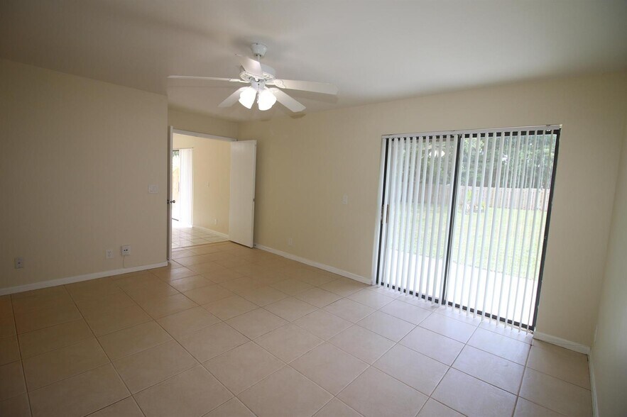 Building Photo - 6076 Strawberry Lakes Cir