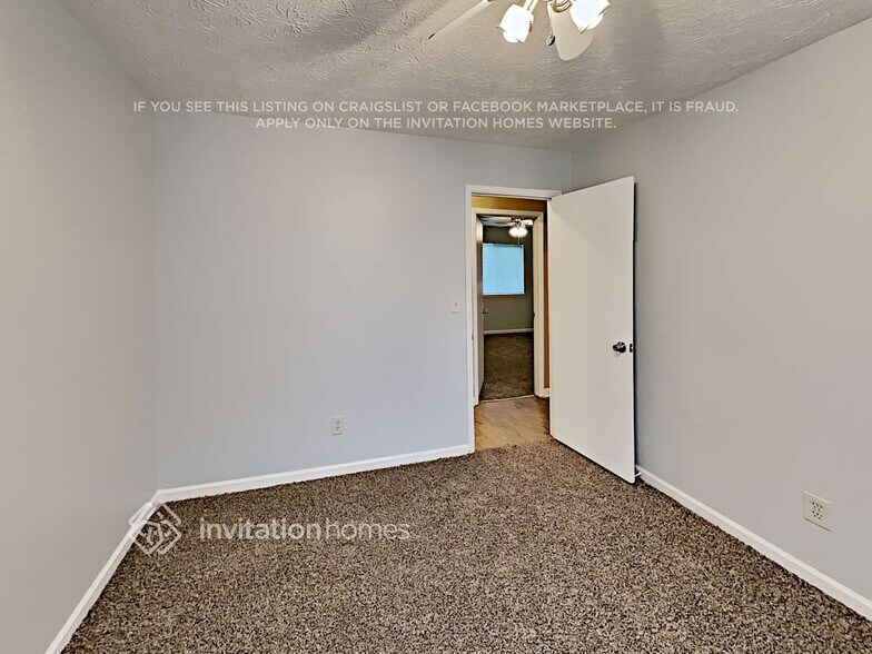 Building Photo - 2463 Mistletoe Ln SW