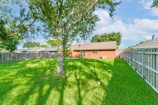 Building Photo - 2406 Pilgrims Bend Dr