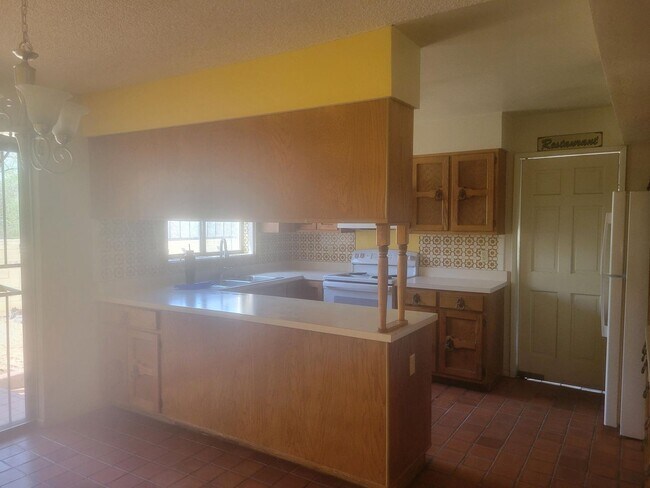 Building Photo - 3 Bed 2.5 Bath Spanish Style Home