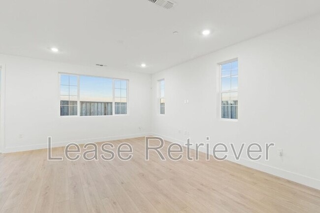 Building Photo - 1909 Ariana Pl