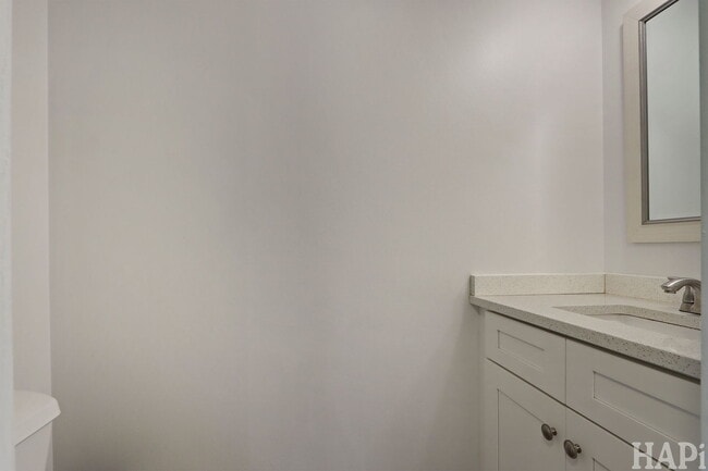 Building Photo - 642 Whalom Ln