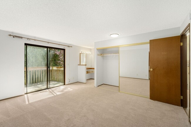 Building Photo - 3 Bedroom 2.5 Bath Home Near Microsoft