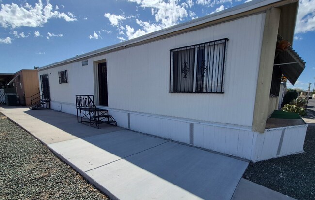 Building Photo - 3601 E Wyoming Ave