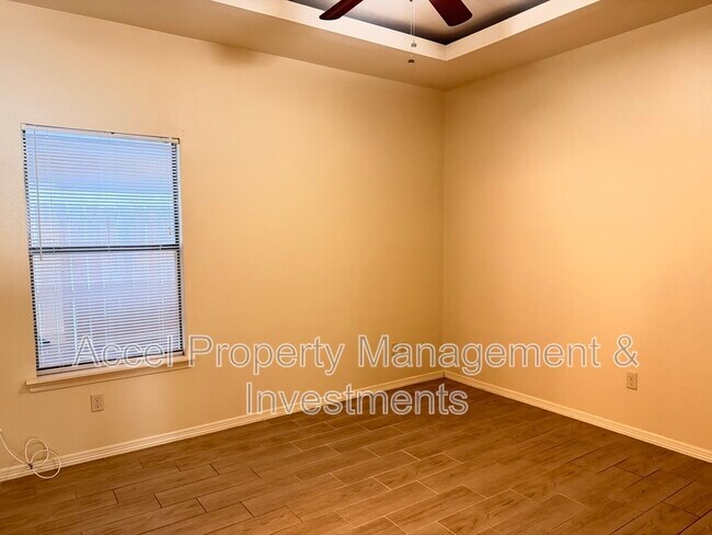 Building Photo - 209 Teak Dr