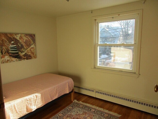 Building Photo - 479 Crafts St