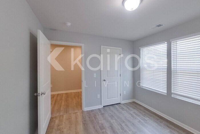 Building Photo - 2509 Upland Cir SE