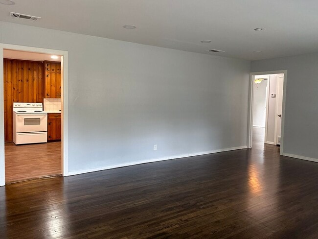 Primary Photo - 3 Bedroom / 2 Bathroom