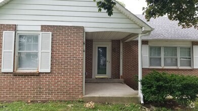 Building Photo - COMING MAY 1ST! 3 BEDROOM HOUSE!