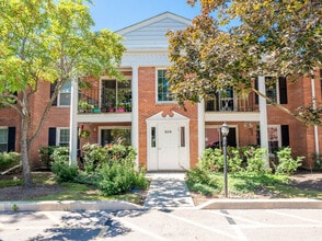 Building Photo - 530 Shorely Dr