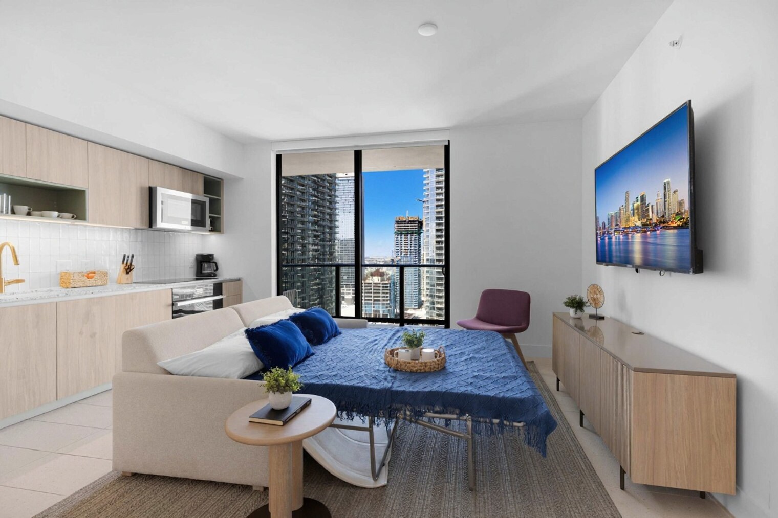 Building Photo - 601 NE 1st Ave