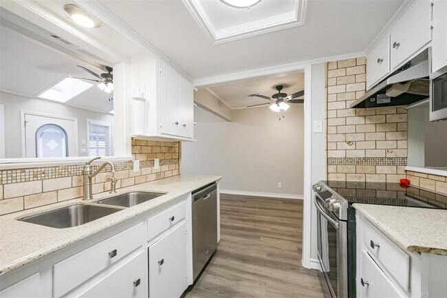 Building Photo - 433 Sunset Dr