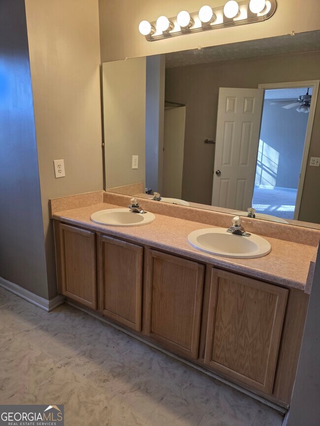 Building Photo - 1411 Diamond Key