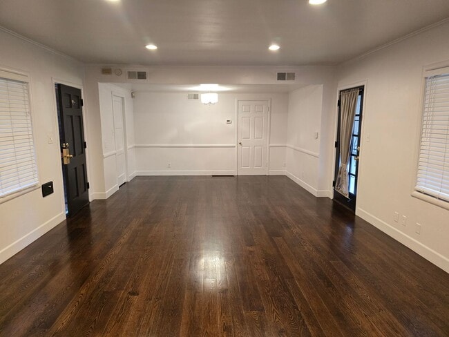 Building Photo - 1320  Polly&#39;s Trust Colonial