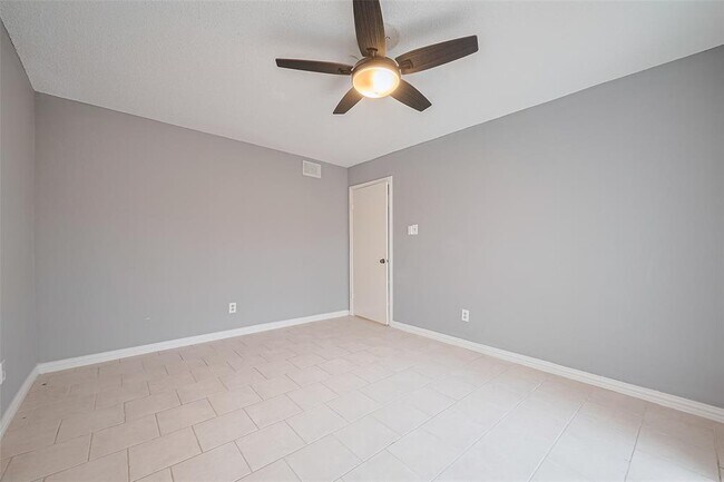 Building Photo - 8541 Sands Point Dr