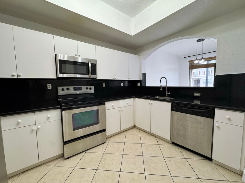 Building Photo - 8886 W Flagler St