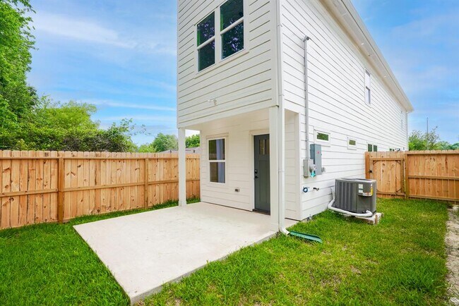 Building Photo - 7903 Sunnyhill St