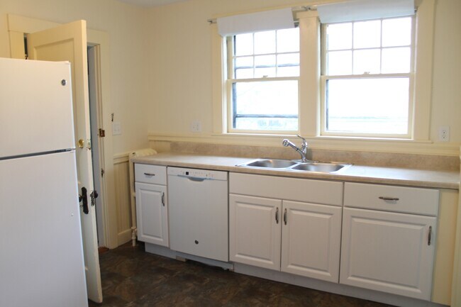 Building Photo - 6 Pleasant St