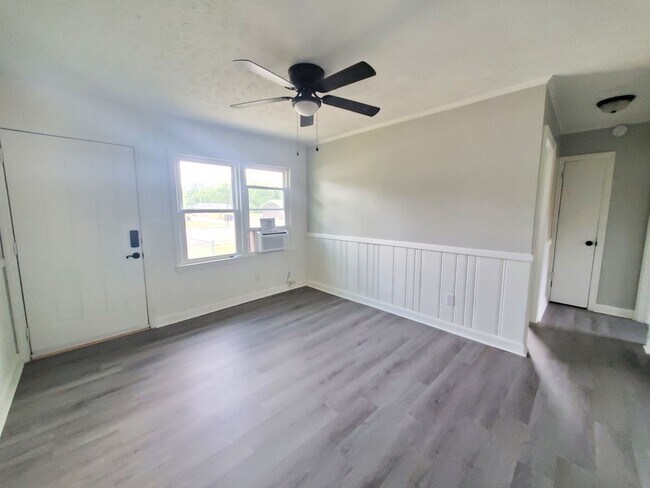 Building Photo - 418 Lake Ave