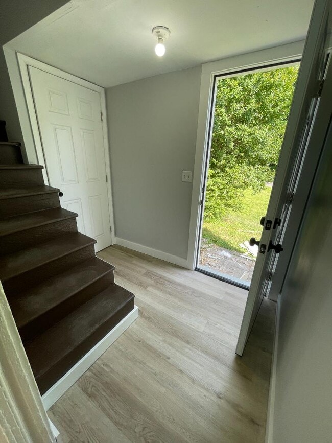 Building Photo - 2358 Sackett St