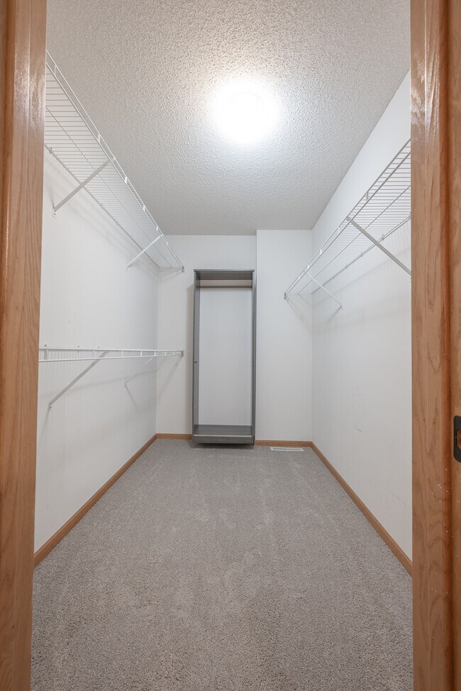 Building Photo - 7071 Quarry Ave NE