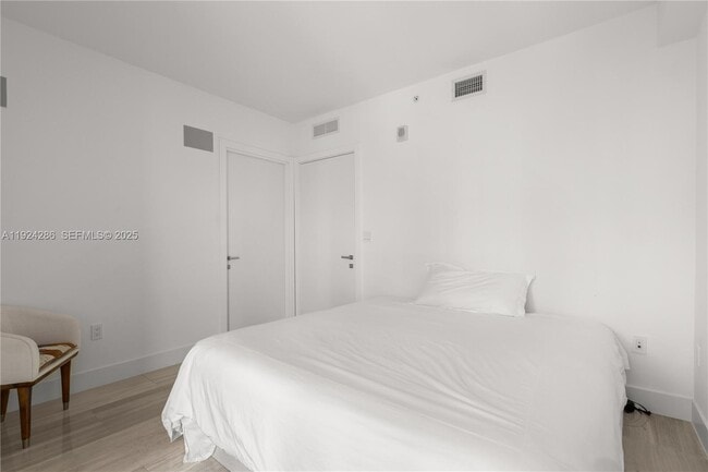 Building Photo - 1451 Brickell Ave