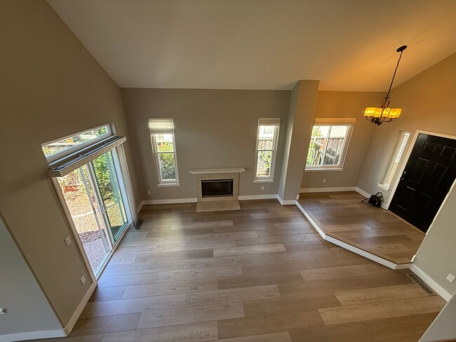 Building Photo - 413 Redrock Way