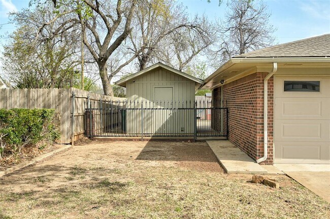 Building Photo - 3127 NW 69th St