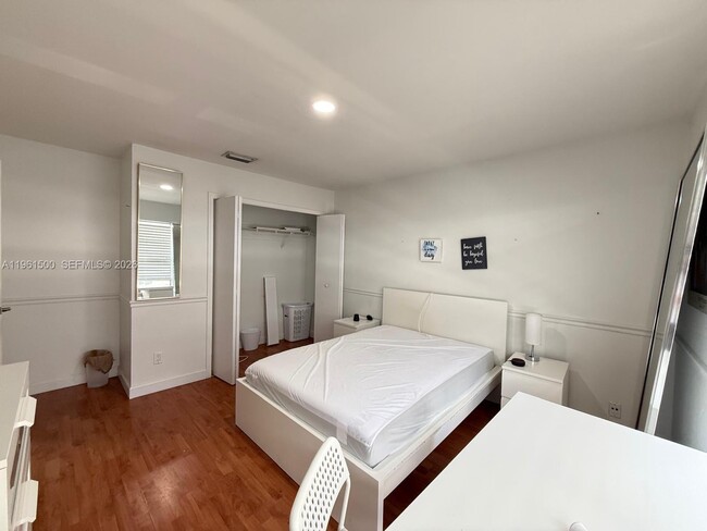 Building Photo - 2566 Coral Springs Dr