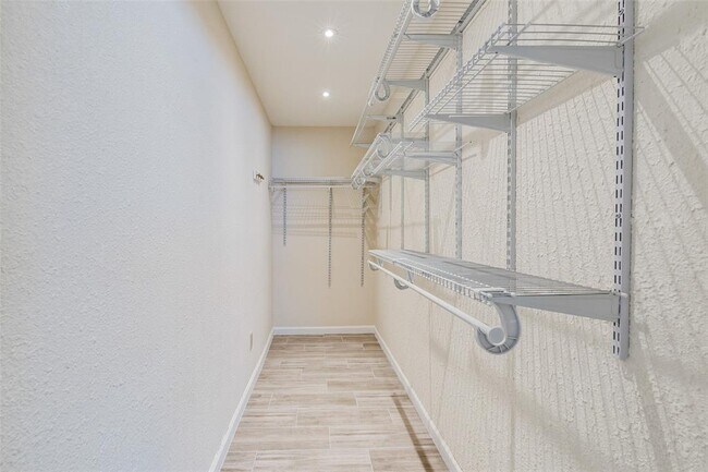Building Photo - 10526 Huntington Way Dr