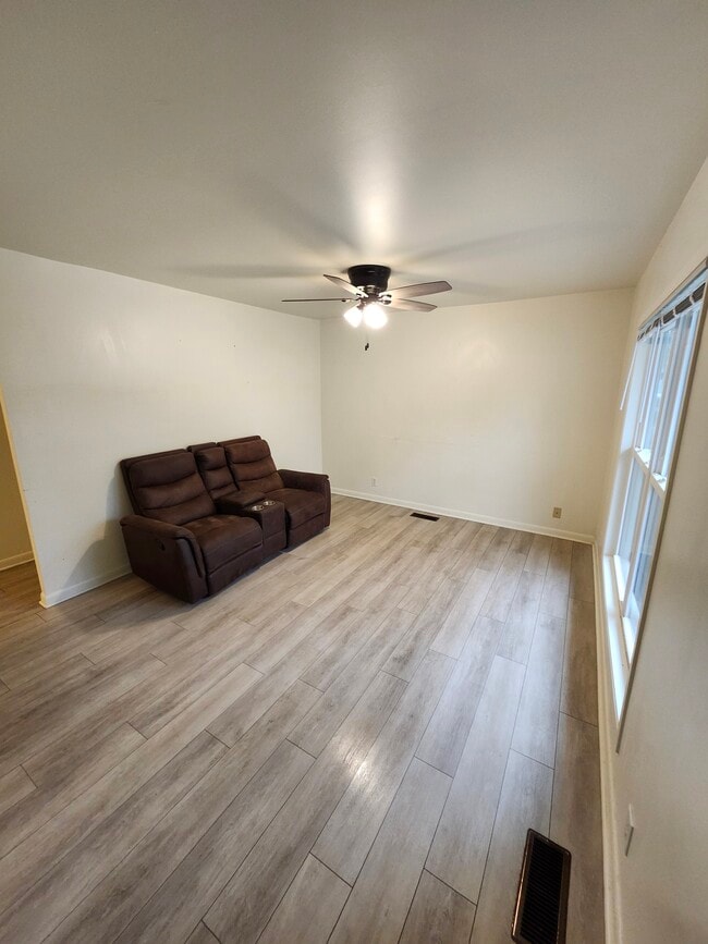 Building Photo - 119 Tall Timber Ct