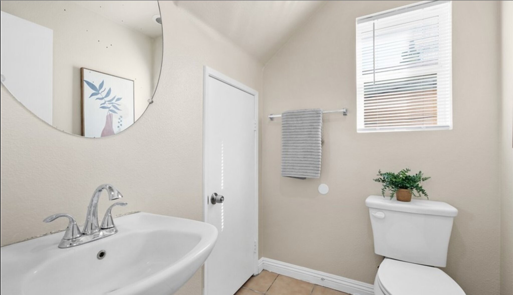 Building Photo - 7050 Dinwiddie St