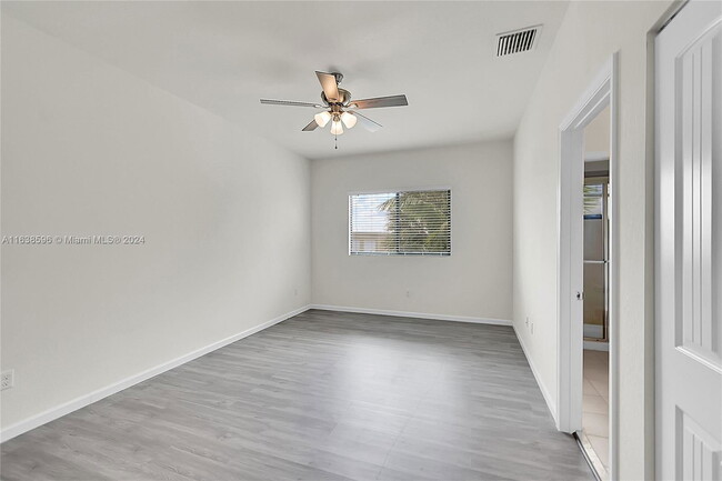 Building Photo - 4204 N Dixie Hwy