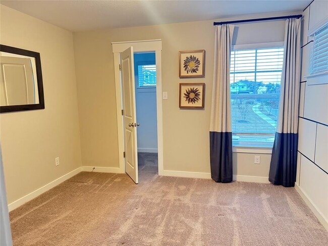 Building Photo - 2328 Calvert Dr