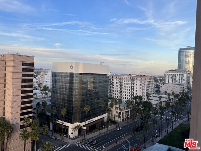 Building Photo - 388 E Ocean Blvd