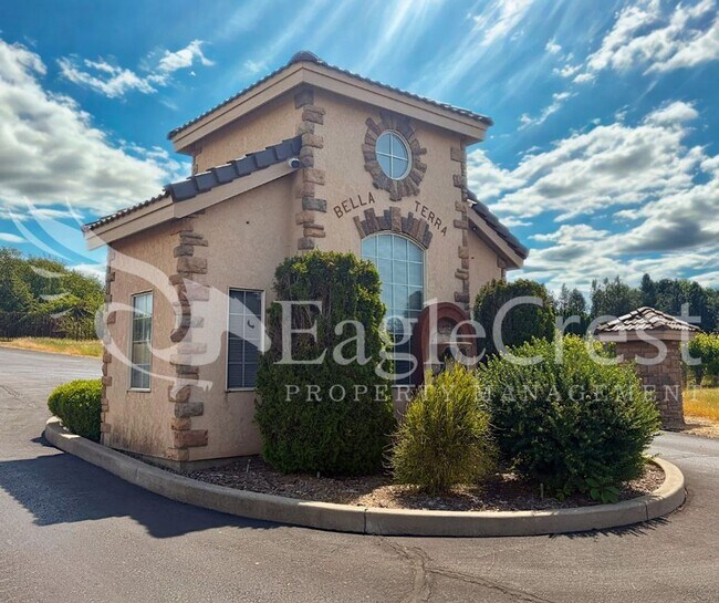 Building Photo - Luxury Bella Terra Estate with Mountain & Vineyard Views