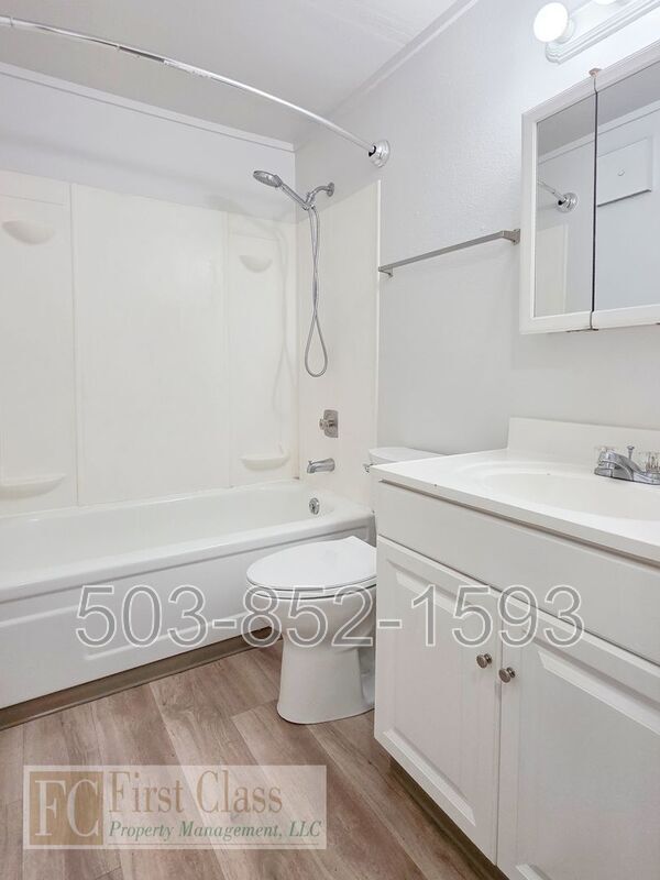 Building Photo - 3618 SW Beaverton Hillsdale Hwy