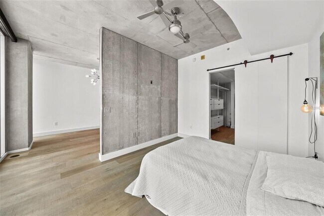 Building Photo - 777 N Ashley Dr