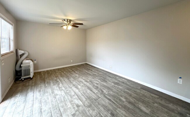 Building Photo - 2009 43rd St